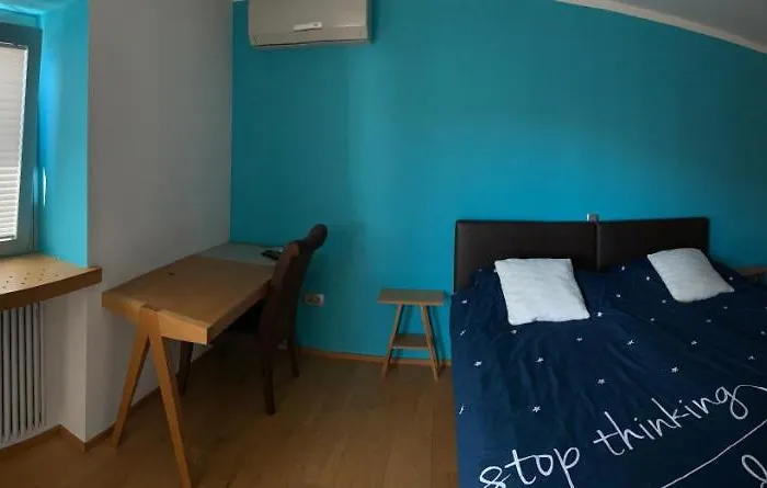 Mr And Mrs Bright 5 Apartment *