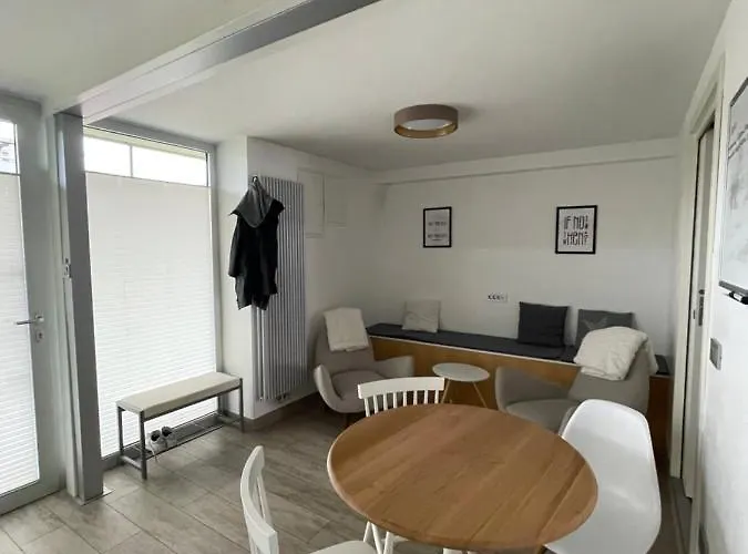 Mr And Mrs Bright 5 Apartment *